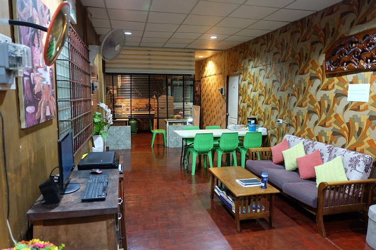 Food & Drinks, 14 Plus 1 Hotel, Khlong San