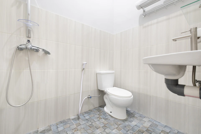 Bathroom, Nareswari Guest House, Magelang