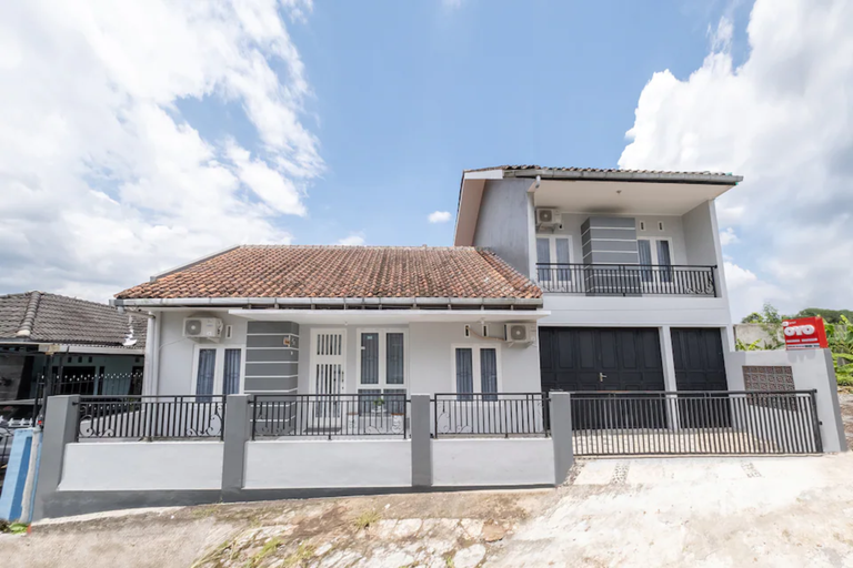 Exterior & Views, Nareswari Guest House, Magelang