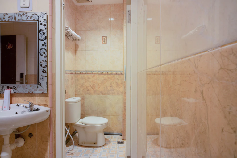Bathroom, Harmoni Inn Pelabuhan Makassar, Makassar