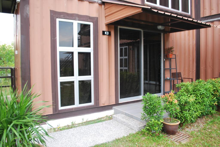 Exterior & Views, Kontena Homestay dan Kafe, Sepang