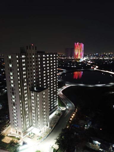 Exterior & Views 4, Elegant 1BR at Grand Kamala Lagoon Apt By Travelio, Bekasi