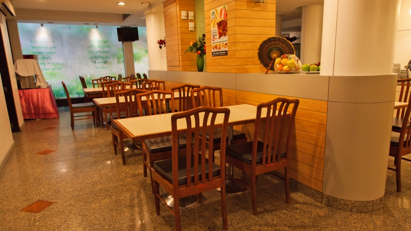 Food & Drinks 4, ZEN Rooms Petchburi Soi 17, Ratchathewi