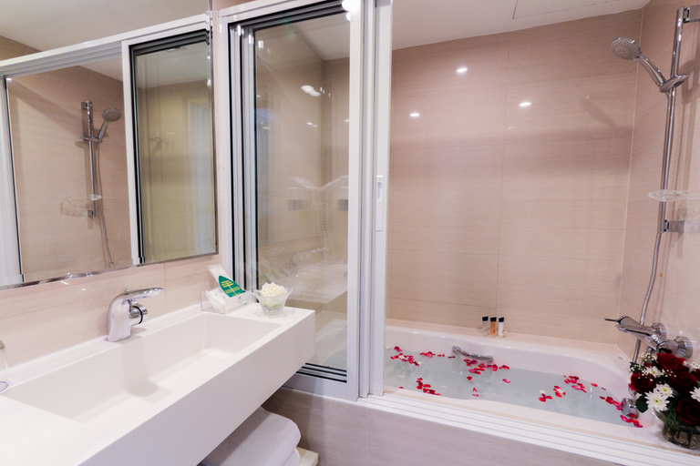 Bathroom, Mandarin Hotel, Bang Rak