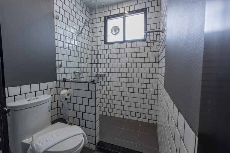 Bathroom 4, B2 Surat Thani Premier Hotel, Muang Surat Thani