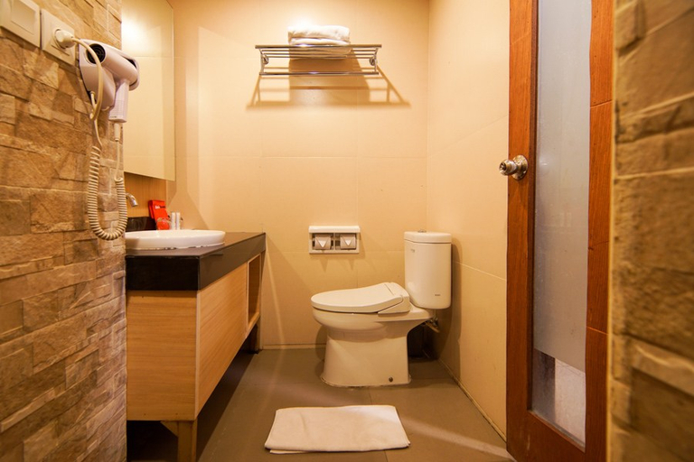 Bathroom 4, Formerly Reddoorz at Karang Tenget Tuban, Badung