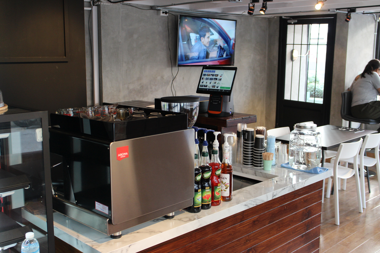 Food & Drinks 5, The White Den Sukhumvit 44, Khlong Toey