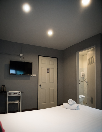 Bathroom 4, The White Den Sukhumvit 44, Khlong Toey