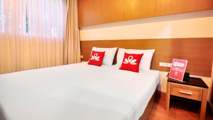 ZenRooms Surawong, Bang Rak