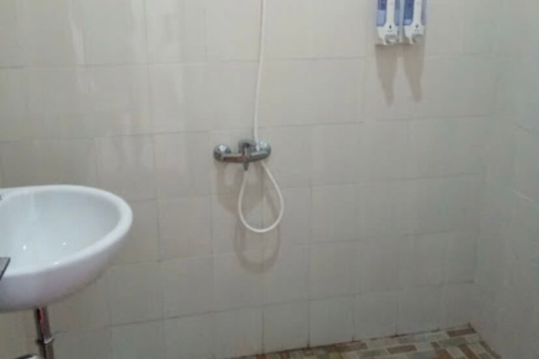 Bathroom 5, Bagoesfull Homestay, Klungkung