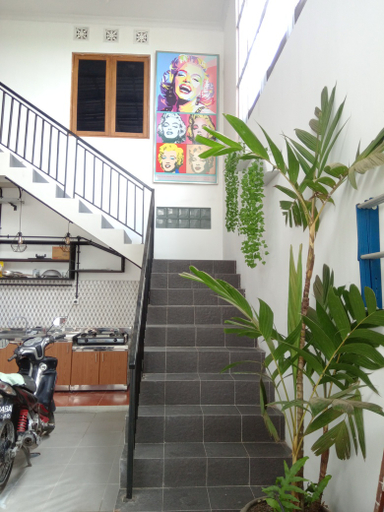 Others, Kost Pop-Art Yudhistira Seturan, Sleman