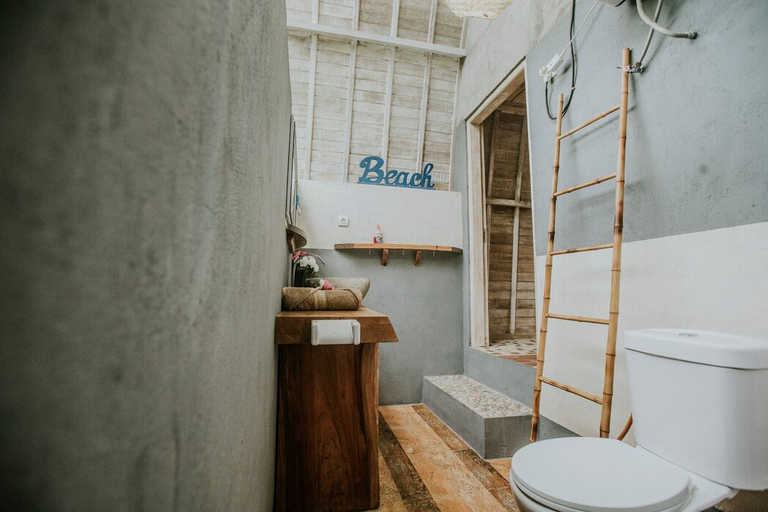 Bathroom, Ayumar Homestay Medewi, Jembrana