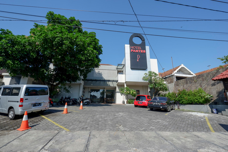 Exterior & Views, RedDoorz @ Kawi, Semarang
