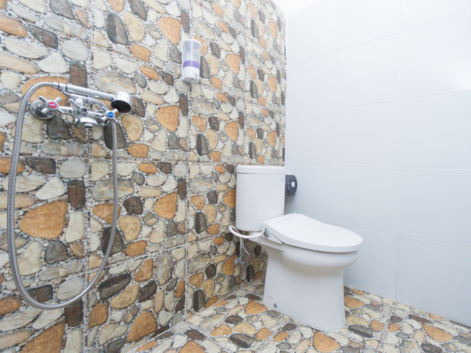 Bathroom, Villa nDalem Sidoarum Syariah, Sleman
