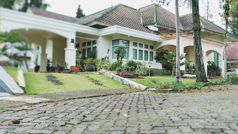 Shakilla House 5-Villa Lotus Cipanas Syariah, Bogor