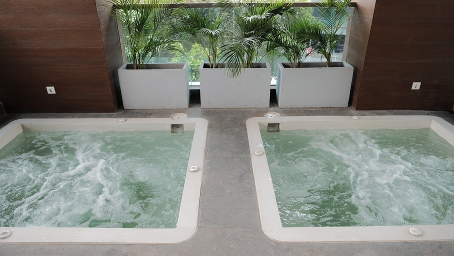 Bathroom, Studio Room @ Capitol Suites Apartment By Travelio, Central Jakarta