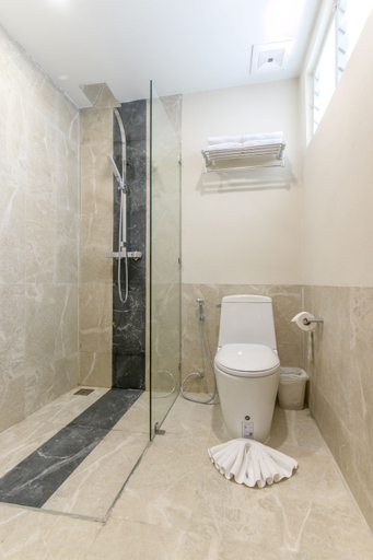 Bathroom 5, Andakira Hotel, Phuket Island