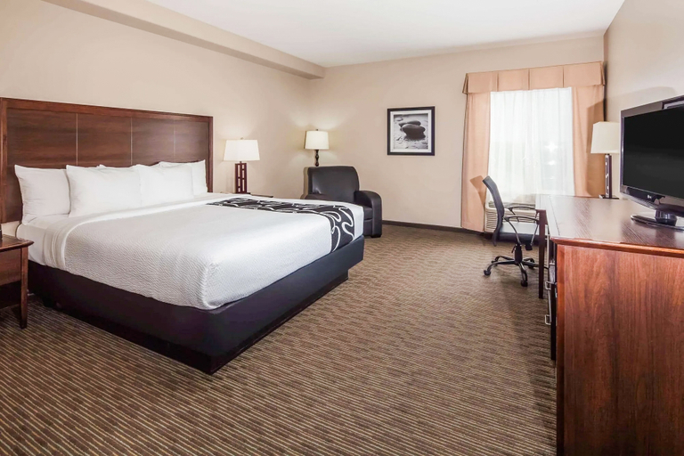 Bedroom 2, La Quinta Inn & Suites by Wyndham Inglewood, Los Angeles