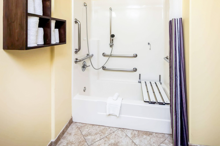 Bathroom 3, La Quinta Inn & Suites by Wyndham Inglewood, Los Angeles