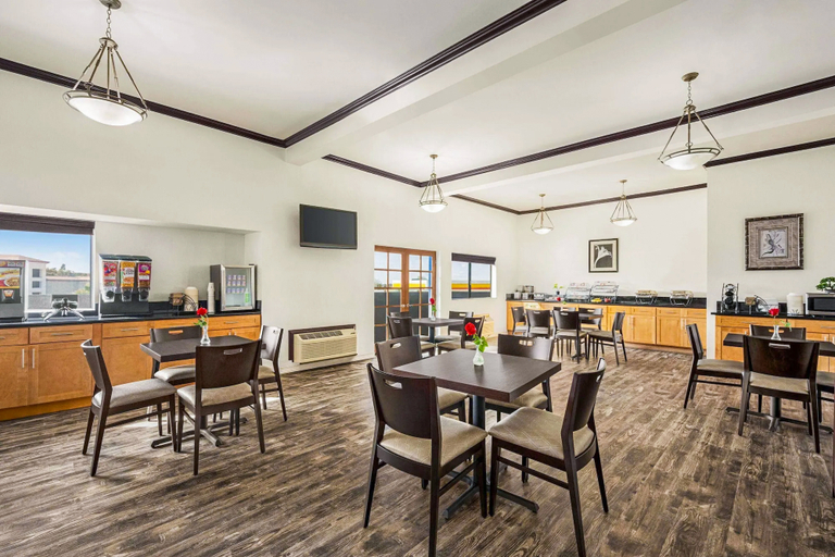 Food & Drinks 2, Baymont by Wyndham Monterey Park, Los Angeles