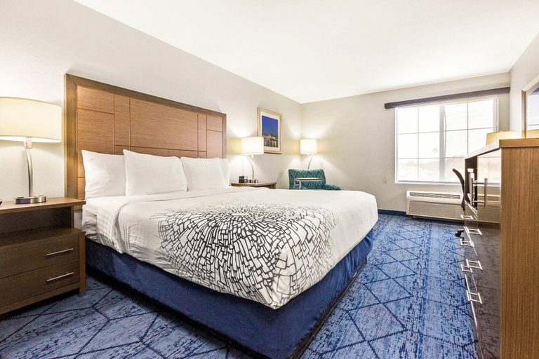 Bedroom 2, La Quinta Inn & Suites by Wyndham NE Long Beach/Cypress, Los Angeles