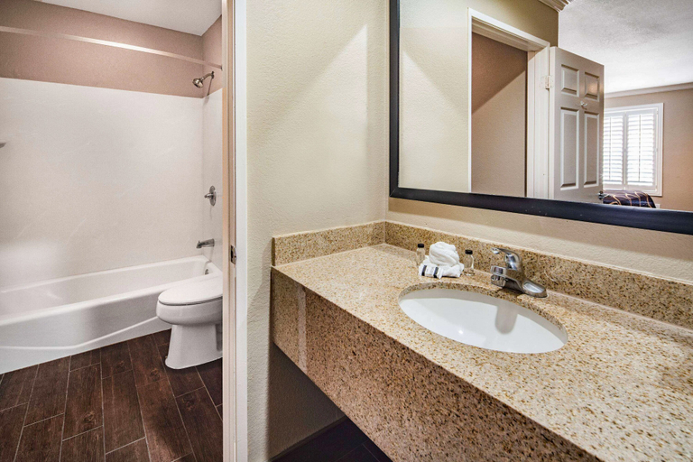 Bathroom 3, Super 8 by Wyndham North Hollywood, Los Angeles