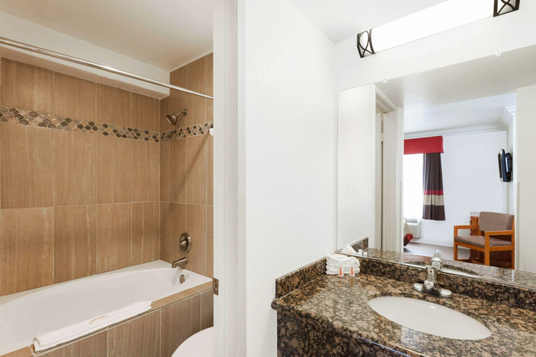 Bathroom 3, Super 8 by Wyndham Santa Clarita/Valencia, Los Angeles