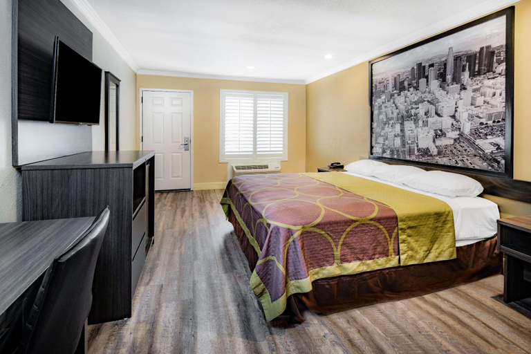 Bedroom 2, Super 8 by Wyndham North Hollywood, Los Angeles