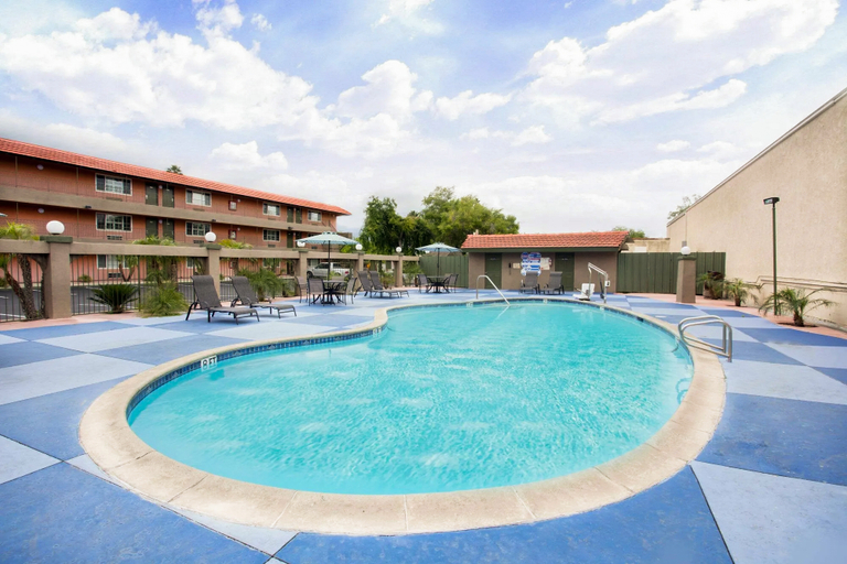 Sport & Beauty 4, Motel 6 Pasadena, CA – Old Town Pasadena Area, Los Angeles