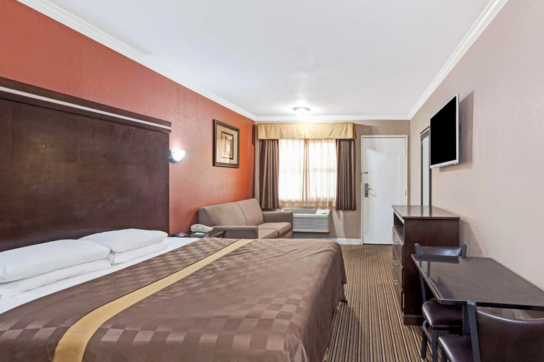 Bedroom 2, Travelodge by Wyndham Whittier, Los Angeles