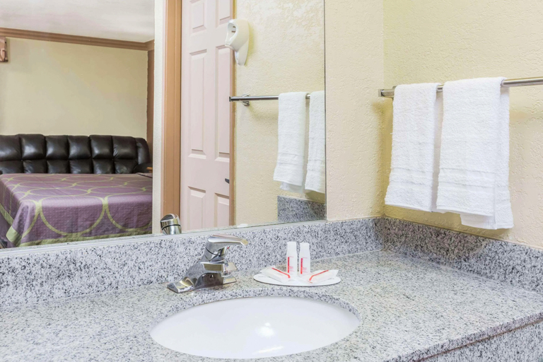 Bathroom 3, Super 8 by Wyndham Azusa, Los Angeles