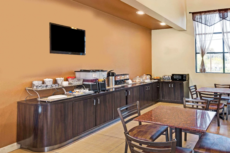Food & Drinks 5, Travelodge by Wyndham Whittier, Los Angeles