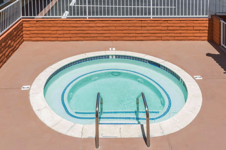 Sport & Beauty 4, Super 8 by Wyndham Azusa, Los Angeles