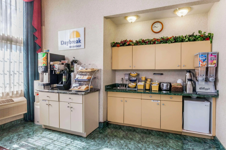 Food & Drinks 5, Days Inn & Suites by Wyndham South Gate, Los Angeles