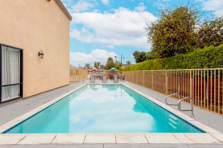 Sport & Beauty 4, Howard Johnson Hotel & Suites by Wyndham Pico Rivera, Los Angeles
