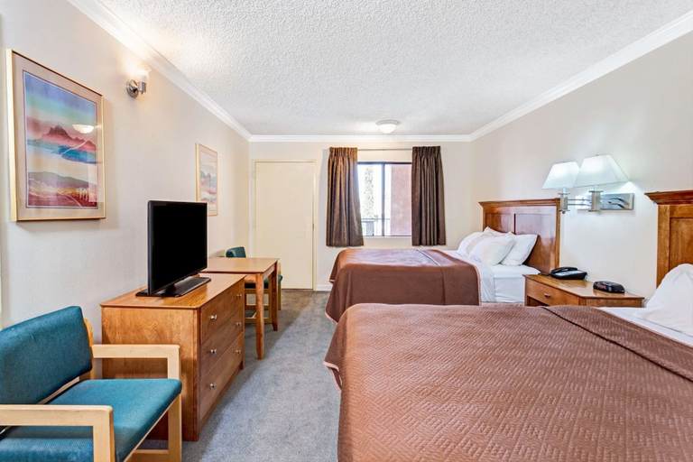 Bedroom 2, Travelodge by Wyndham Pasadena Central, Los Angeles