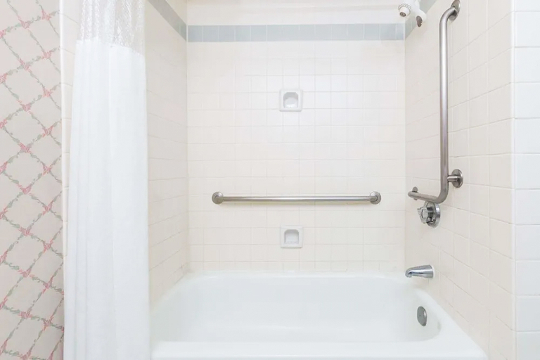 Bathroom 5, Ramada by Wyndham Hawthorne LAX / LA Stadium, Los Angeles