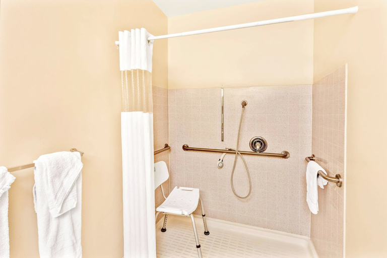 Bathroom 3, Travelodge by Wyndham Burbank-Glendale, Los Angeles