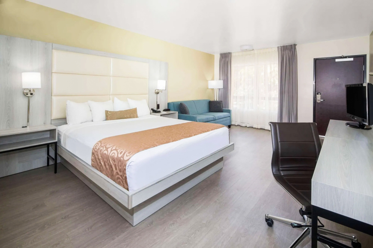 Bedroom 2, Ramada by Wyndham Burbank Airport, Los Angeles