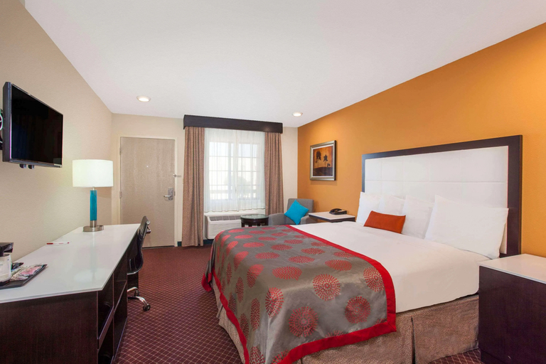 Bedroom 2, Ramada by Wyndham Culver City, Los Angeles