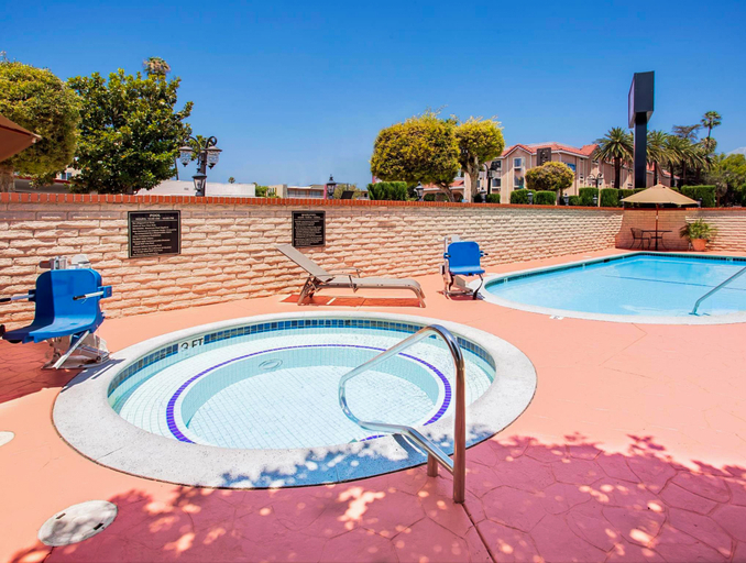 Sport & Beauty 4, Ramada by Wyndham Pasadena, Los Angeles