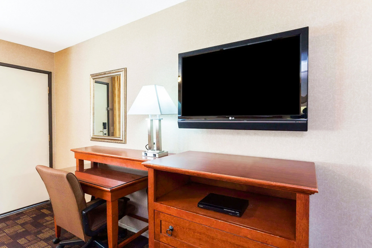 Bedroom 4, Days Inn by Wyndham Alhambra CA, Los Angeles