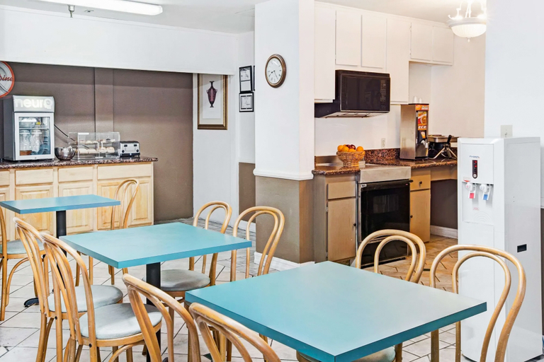 Dining Room, Howard Johnson by Wyndham Torrance, Los Angeles