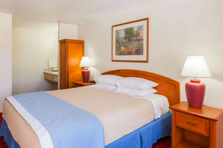 Bedroom 2, Days Inn by Wyndham Castaic Six Flags Magic Mountain, Los Angeles