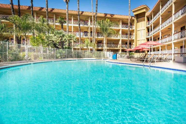 Sport & Beauty 4, Ramada by Wyndham Burbank Airport, Los Angeles