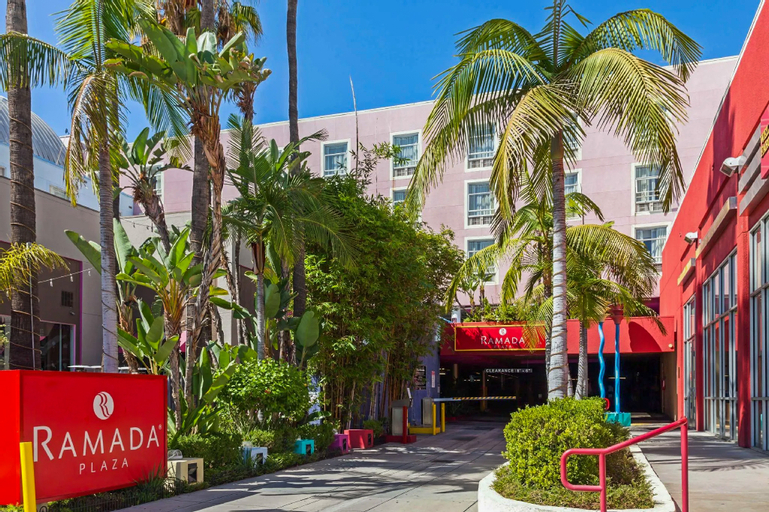 Ramada Plaza by Wyndham West Hollywood Hotel & Suites, Los Angeles