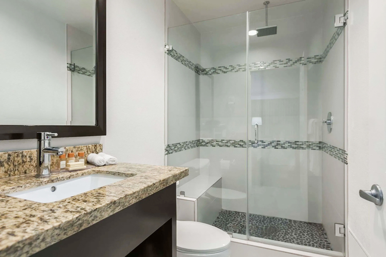Bathroom 4, Days Inn by Wyndham Downey, Los Angeles