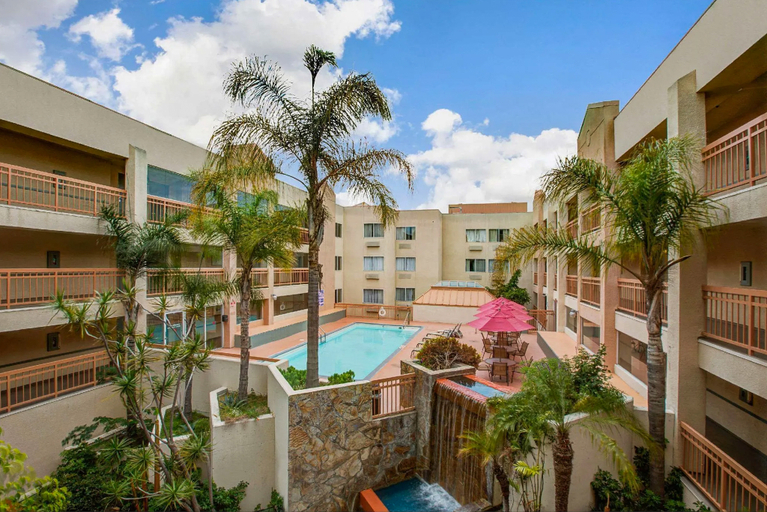 Sport & Beauty 2, Ramada by Wyndham Hawthorne LAX / LA Stadium, Los Angeles