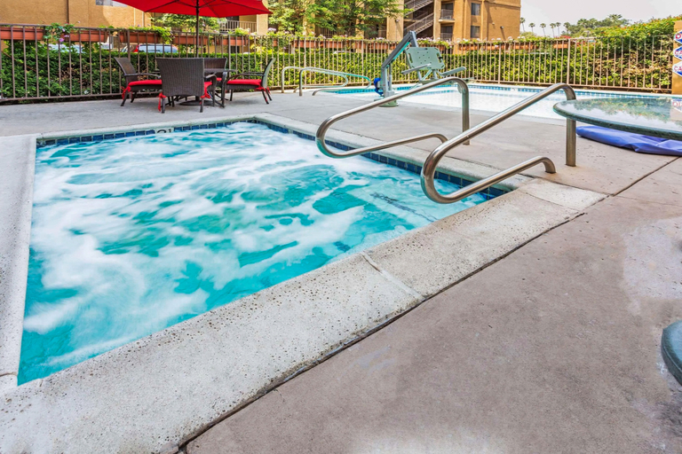 Sport & Beauty 4, Howard Johnson by Wyndham Pasadena, Los Angeles