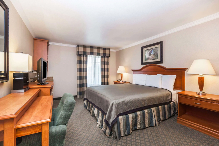 Bedroom 2, Travelodge by Wyndham Sylmar CA, Los Angeles